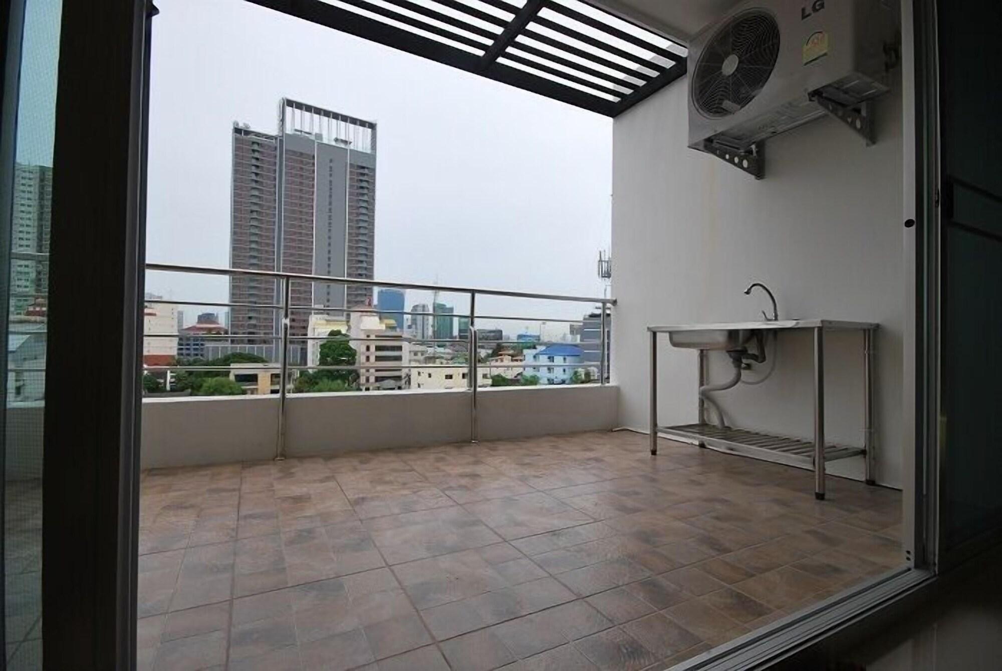 Aparthotel Baan Mina à Bangkok Extérieur photo
