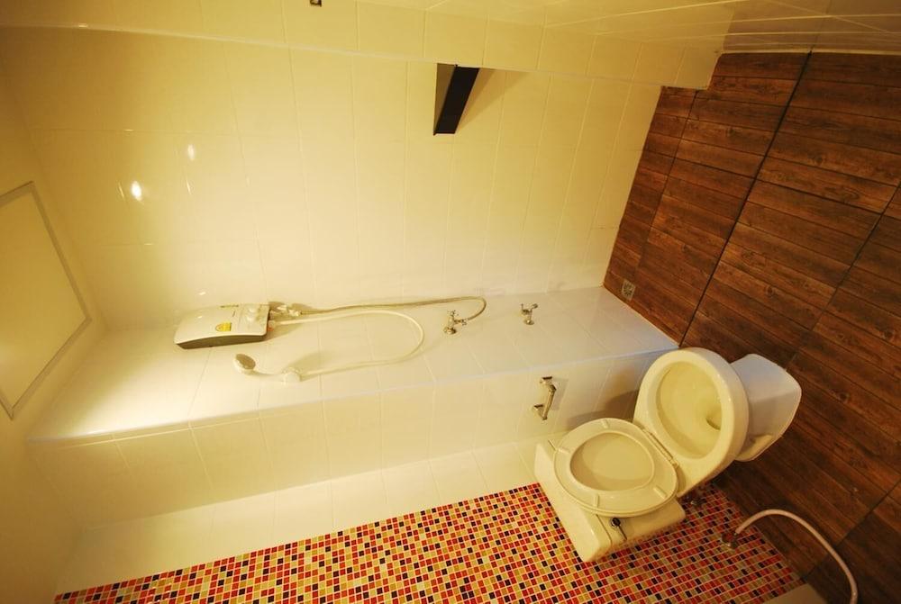 Aparthotel Baan Mina à Bangkok Extérieur photo