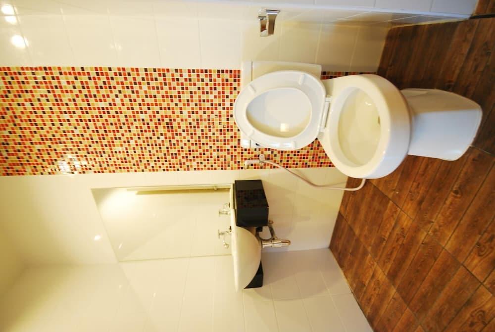 Aparthotel Baan Mina à Bangkok Extérieur photo