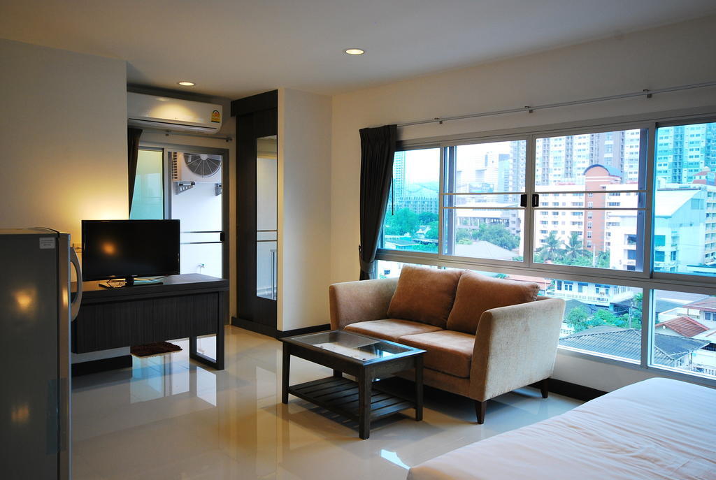Aparthotel Baan Mina à Bangkok Extérieur photo
