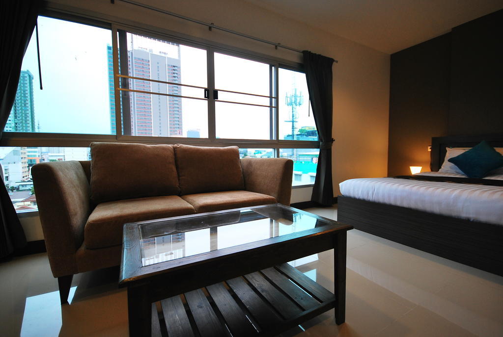 Aparthotel Baan Mina à Bangkok Extérieur photo