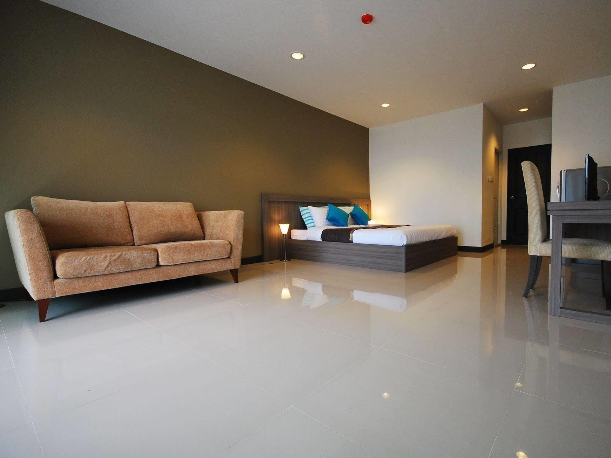 Aparthotel Baan Mina à Bangkok Extérieur photo